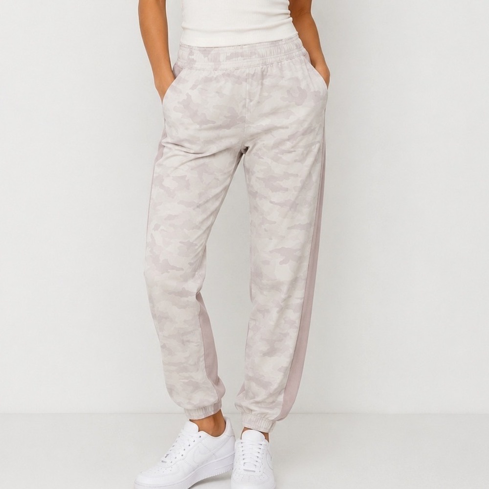 Athleta Brooklyn Lined Camo Jogger Women 4 Mauve Grey Athletic Hiking Pants